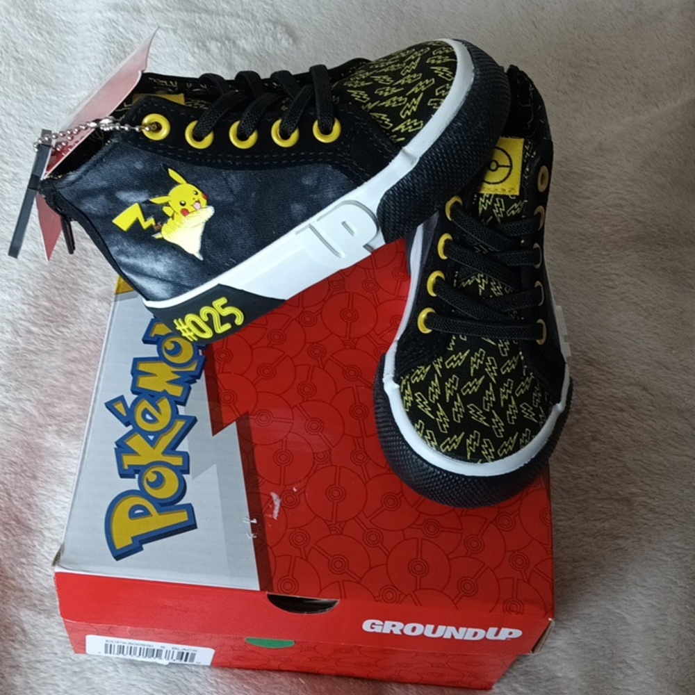 Groundup Pokemon shoes 6c